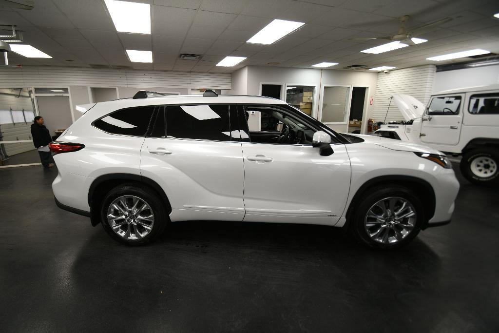 used 2022 Toyota Highlander Hybrid car, priced at $44,995