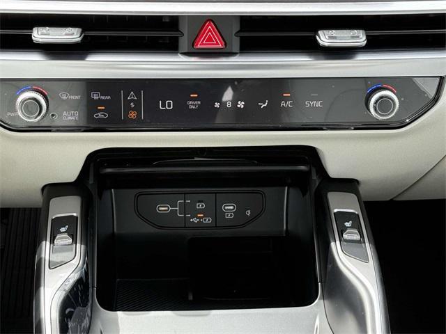 new 2025 Kia Sorento Hybrid car, priced at $40,105
