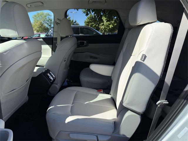 new 2025 Kia Sorento Hybrid car, priced at $37,130