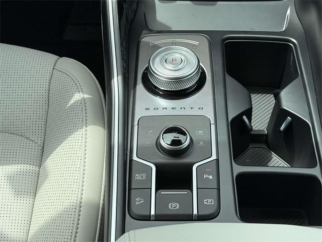 new 2025 Kia Sorento Hybrid car, priced at $40,105