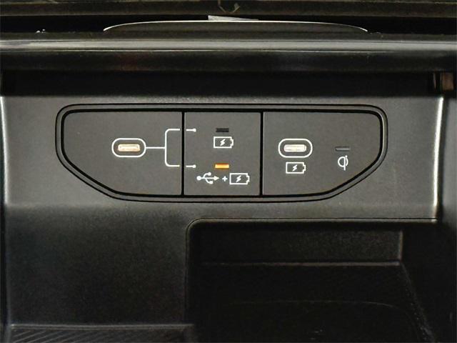 new 2025 Kia Sorento Hybrid car, priced at $40,105