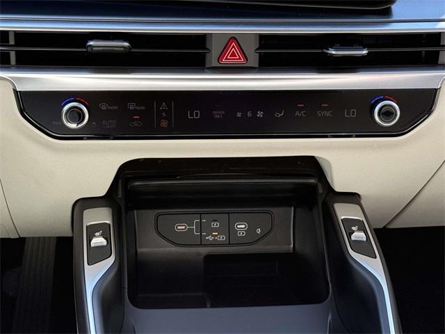 new 2025 Kia Sorento Hybrid car, priced at $37,130