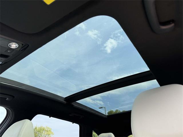 new 2025 Kia Sorento Hybrid car, priced at $44,100