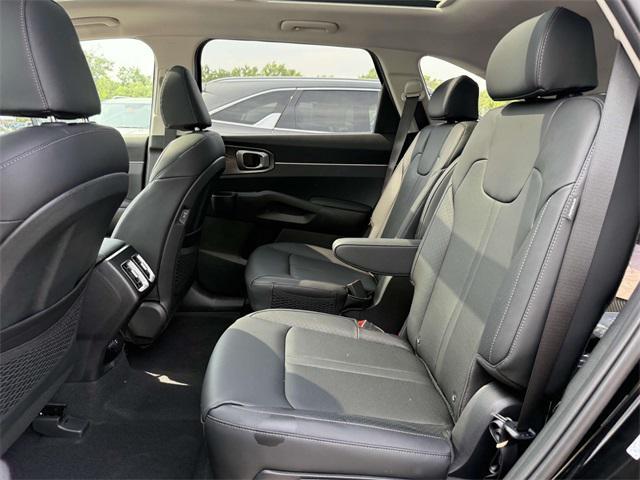 new 2025 Kia Sorento Hybrid car, priced at $41,365