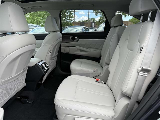 new 2025 Kia Sorento car, priced at $42,955