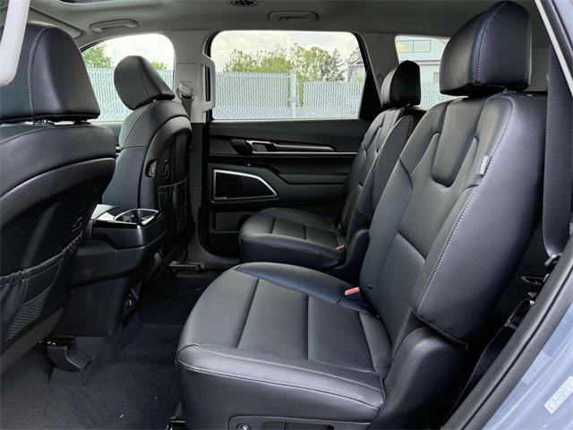 new 2025 Kia Telluride car, priced at $40,990