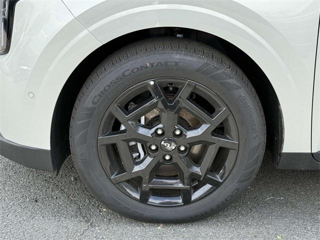new 2025 Kia Carnival car, priced at $52,215