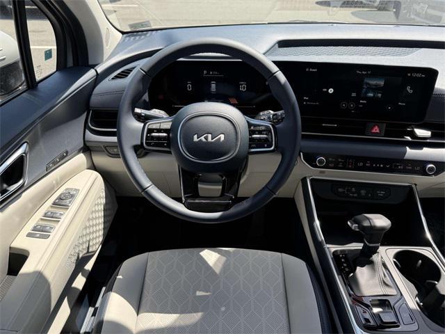 new 2025 Kia Carnival car, priced at $40,900