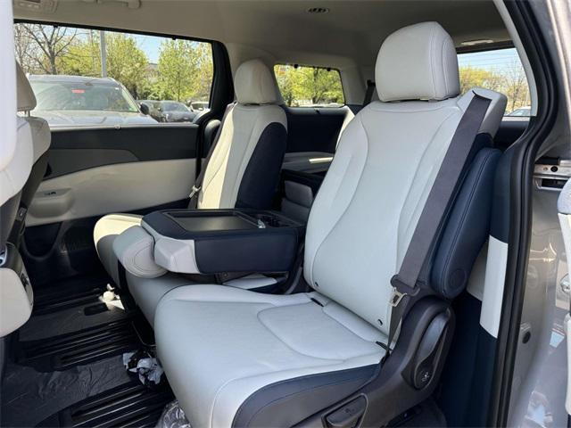 new 2025 Kia Carnival car, priced at $40,900