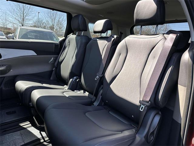 new 2025 Kia Carnival Hybrid car, priced at $46,644