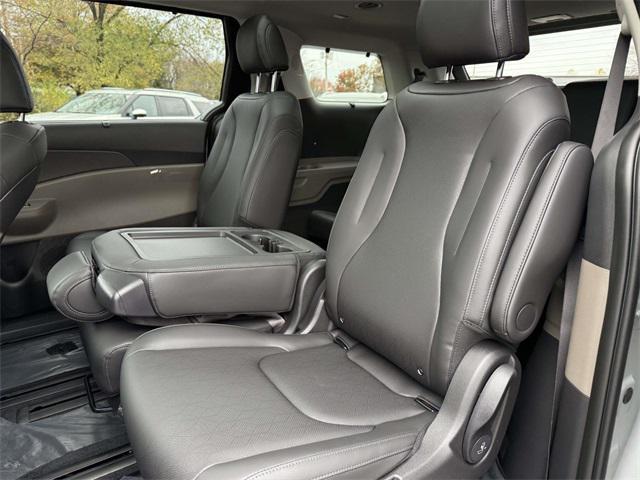 new 2026 Kia Carnival Hybrid car, priced at $46,347