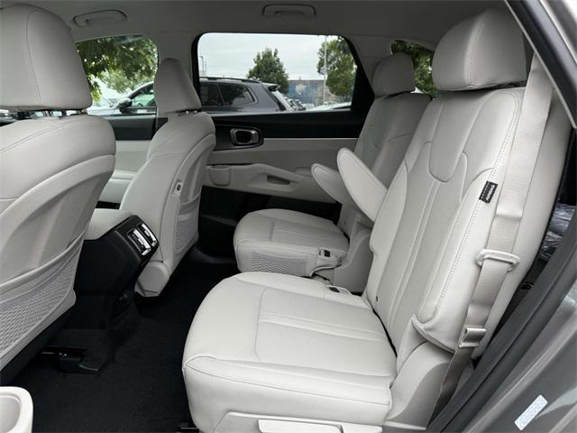 new 2025 Kia Sorento Hybrid car, priced at $40,105