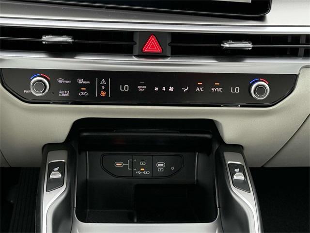 new 2025 Kia Sorento Hybrid car, priced at $40,105