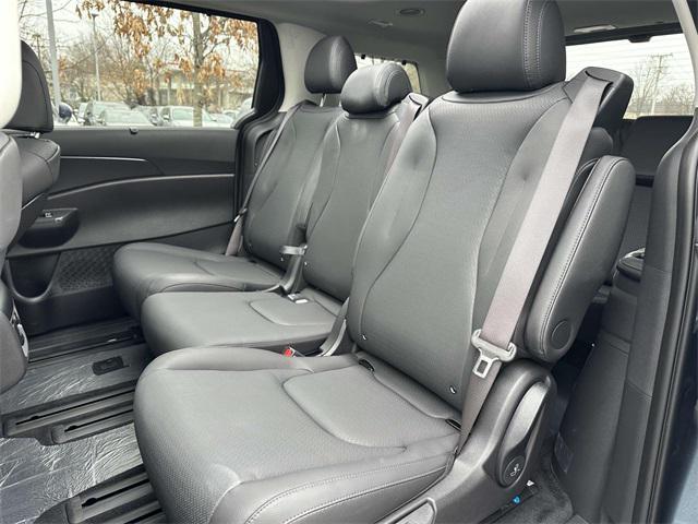 new 2025 Kia Carnival car, priced at $50,562