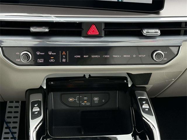 new 2025 Kia Sorento Hybrid car, priced at $44,100