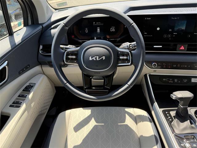 new 2025 Kia Carnival car, priced at $40,900