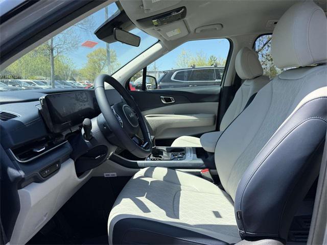 new 2025 Kia Carnival car, priced at $40,900