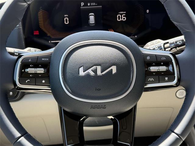 new 2025 Kia Carnival car, priced at $40,900