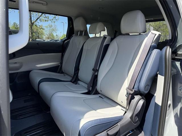 new 2025 Kia Carnival car, priced at $40,900