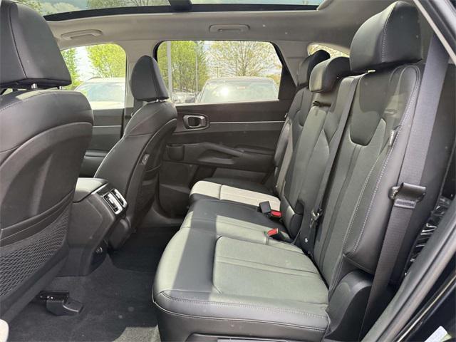 new 2025 Kia Sorento car, priced at $36,085
