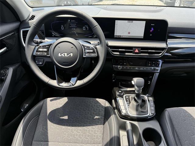 new 2025 Kia Seltos car, priced at $26,940