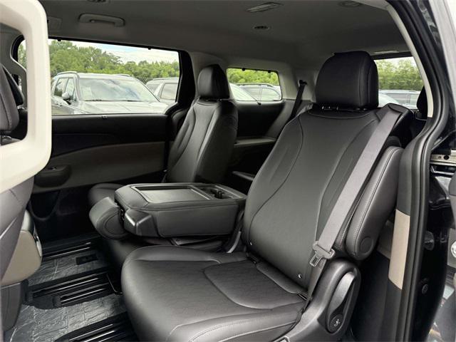 new 2025 Kia Carnival car, priced at $39,700