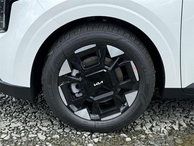 new 2025 Kia Carnival car, priced at $40,900