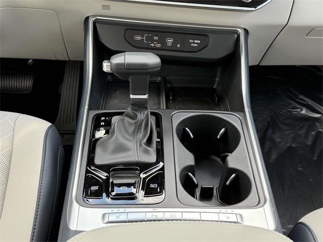 new 2025 Kia Carnival car, priced at $40,900