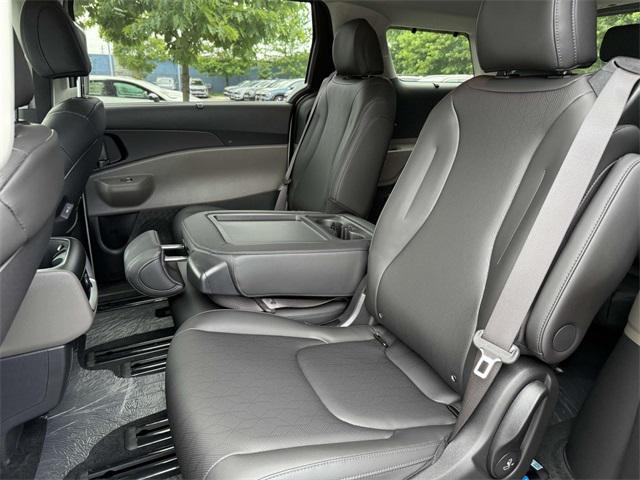 new 2025 Kia Carnival car, priced at $39,765