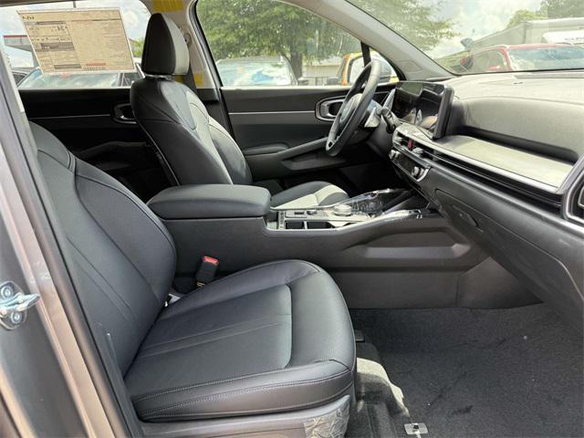 new 2025 Kia Sorento Hybrid car, priced at $40,105