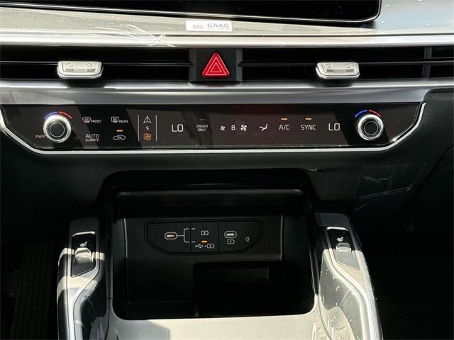 new 2025 Kia Sorento Hybrid car, priced at $40,105