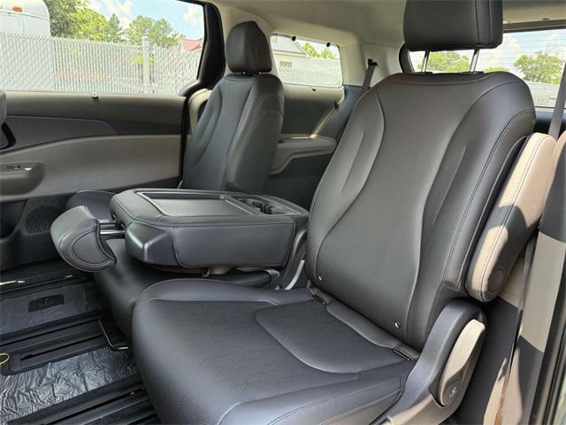 new 2026 Kia Carnival Hybrid car, priced at $43,070