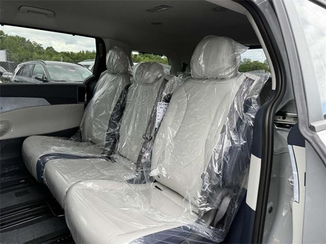 new 2025 Kia Carnival car, priced at $40,260