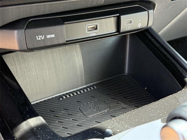 new 2025 Kia Niro car, priced at $29,870