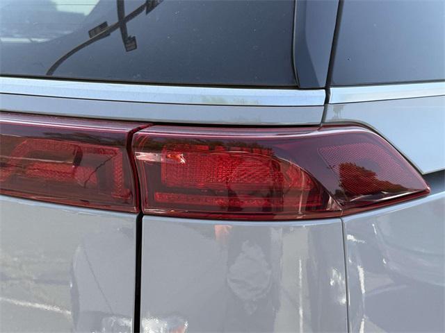 used 2024 Kia Carnival car