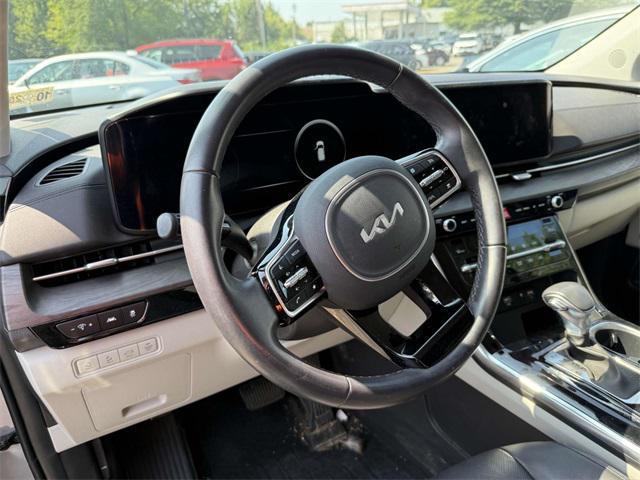 used 2024 Kia Carnival car