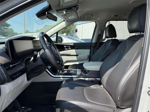 used 2024 Kia Carnival car