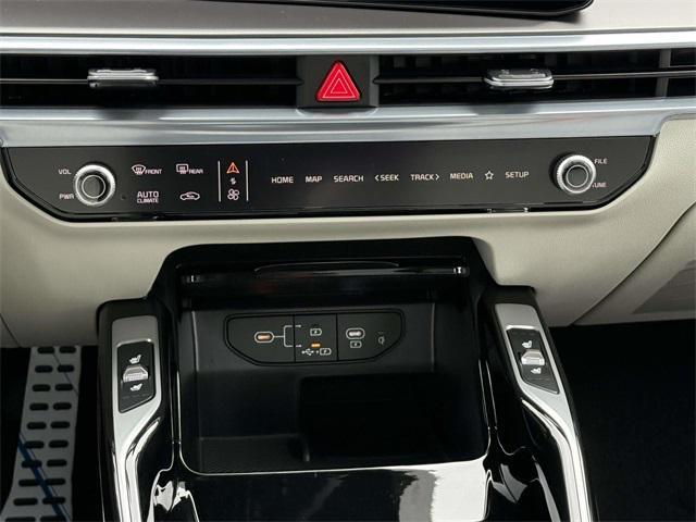 new 2025 Kia Sorento Hybrid car, priced at $44,100