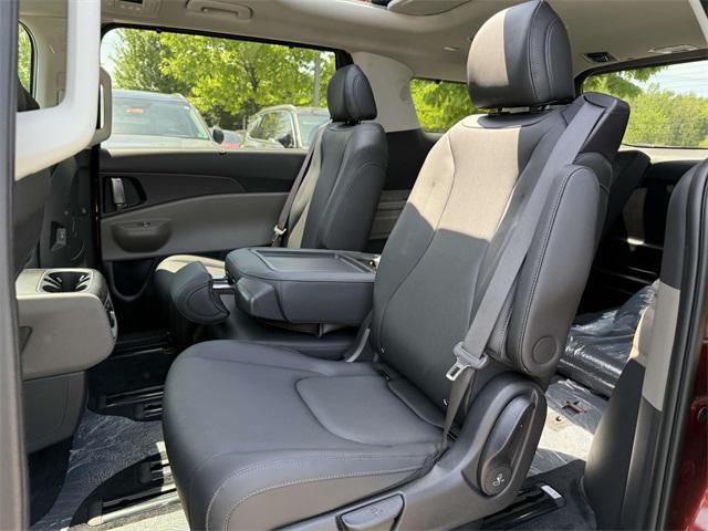 new 2025 Kia Carnival car, priced at $45,305