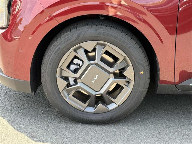 new 2025 Kia Carnival car, priced at $45,305