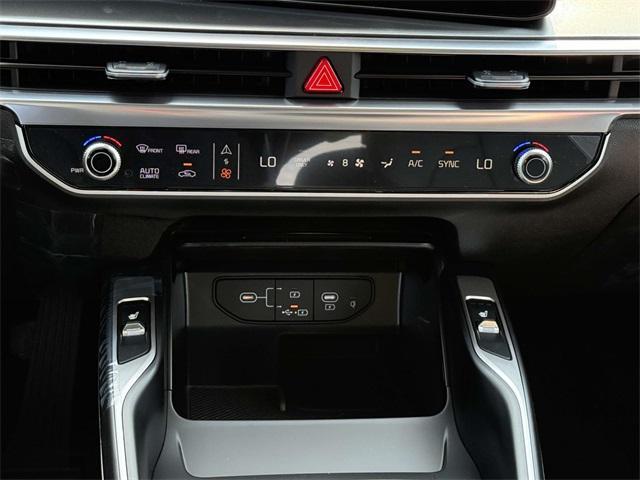 new 2025 Kia Sorento Hybrid car, priced at $40,105