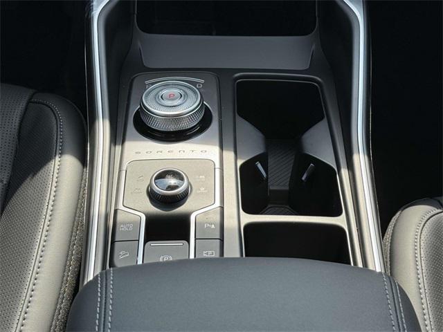 new 2025 Kia Sorento Hybrid car, priced at $40,105