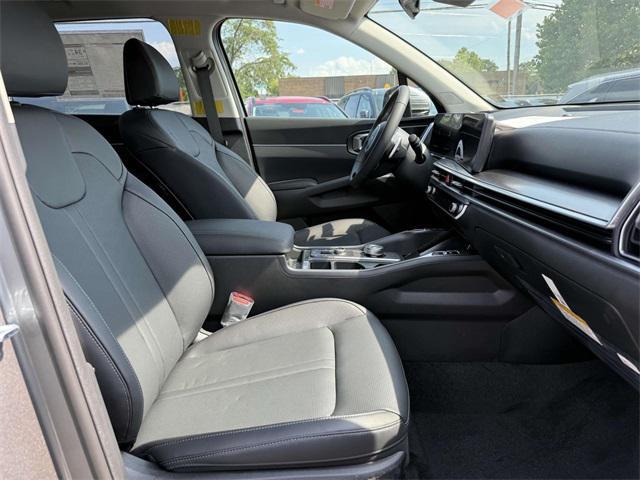 new 2025 Kia Sorento Hybrid car, priced at $40,105