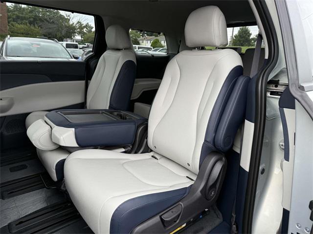 new 2026 Kia Carnival Hybrid car, priced at $42,570