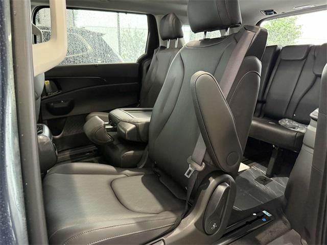 new 2025 Kia Carnival car, priced at $46,800