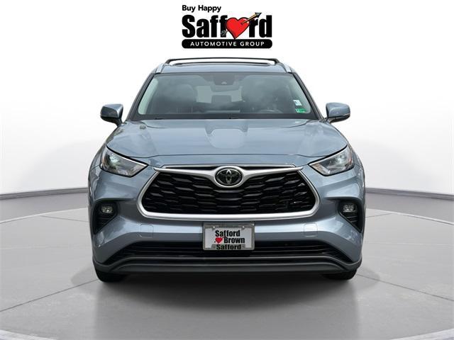 used 2022 Toyota Highlander car, priced at $29,017