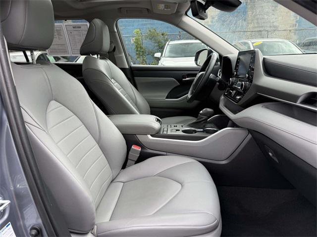 used 2022 Toyota Highlander car, priced at $29,017