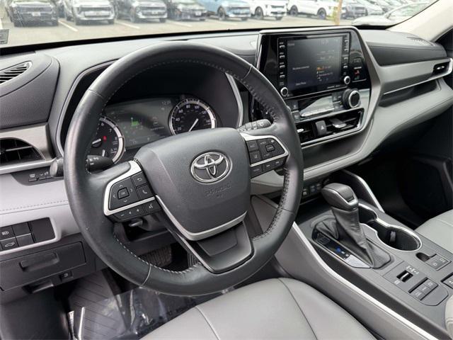 used 2022 Toyota Highlander car, priced at $29,017