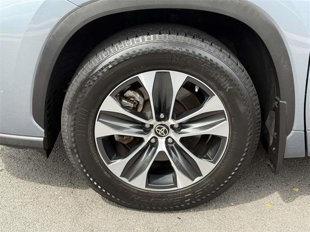 used 2022 Toyota Highlander car, priced at $29,017