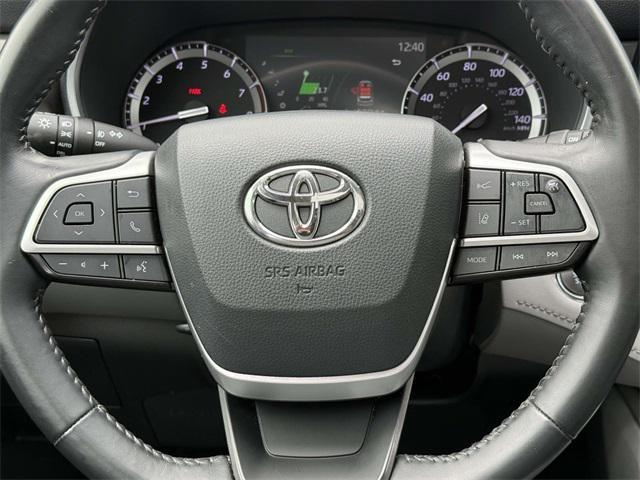 used 2022 Toyota Highlander car, priced at $29,017